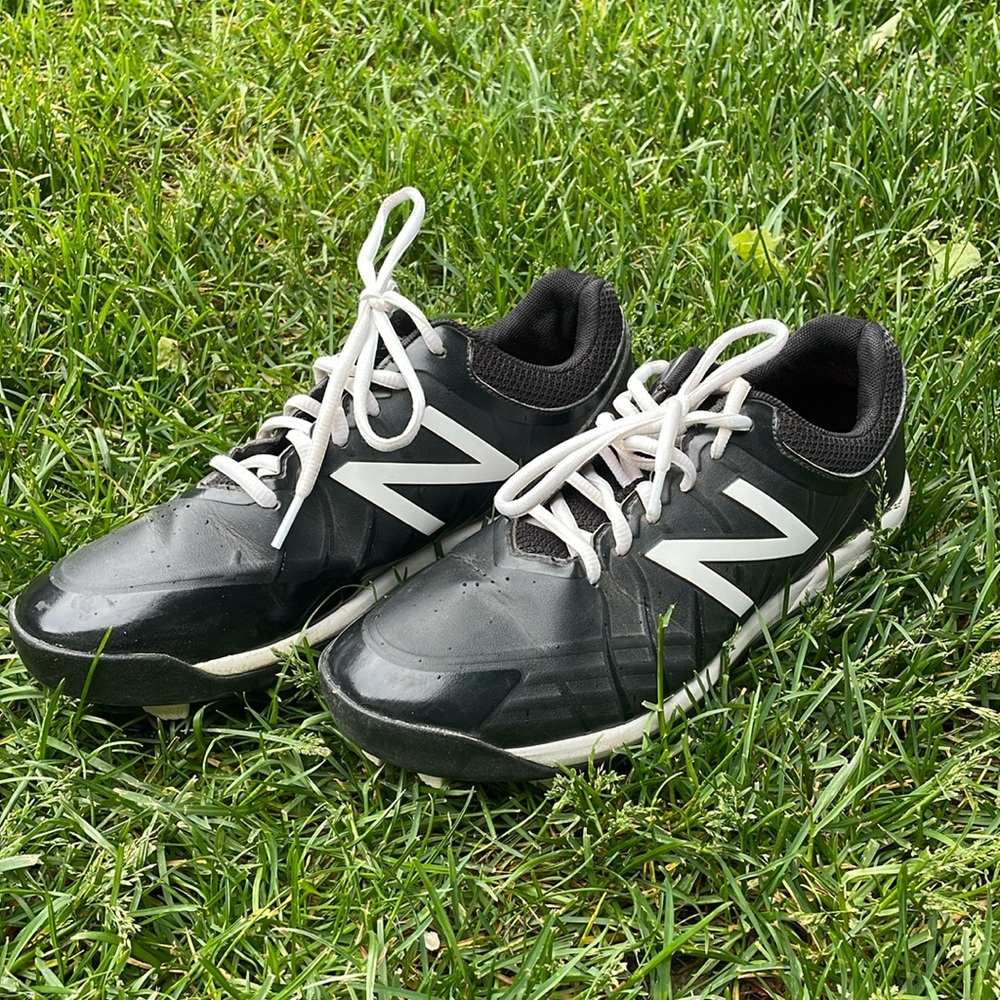 New Balance youth baseball cleats